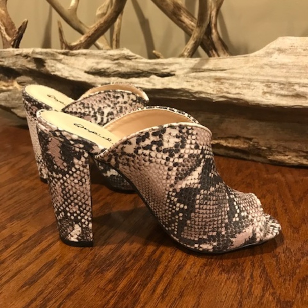 SNAKE PRINT Qupid Mule